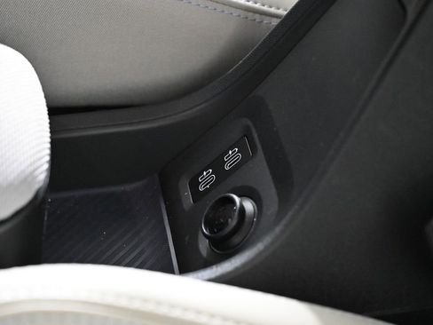 Used 2025 MINI Cooper 2-Door Hardtop image 22