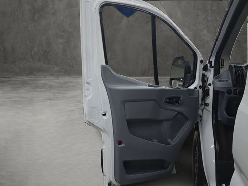 Used 2017 Ford Transit 150 XLT image 34