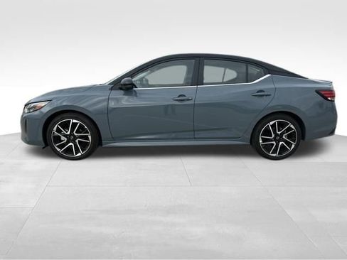 Used 2025 Nissan Sentra SR w/ SR Premium Package image 6