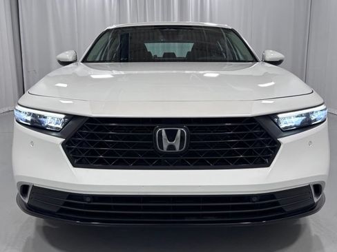 Used 2023 Honda Accord Touring image 3