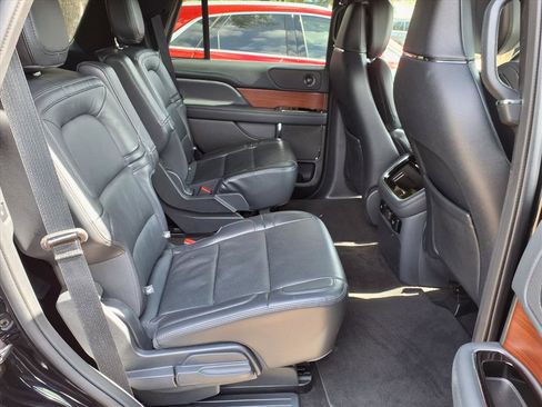 Used 2023 Lincoln Navigator Reserve image 9