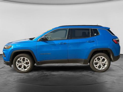 Used 2024 Jeep Compass Latitude AWD/4WD image 5