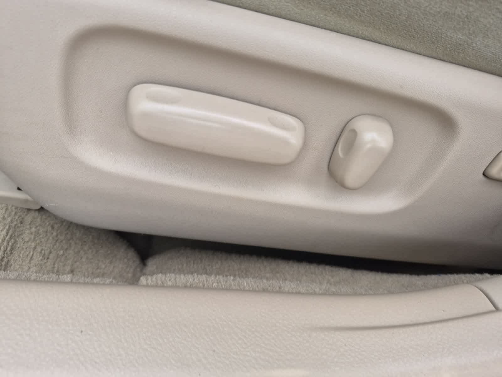 Used 2009 Toyota Avalon XL FWD image 17