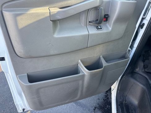 Used 2022 Chevrolet Express 3500 Extended w/ Driver Convenience Package RWD image 13