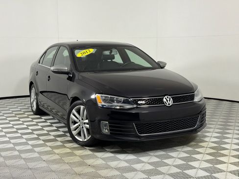 Used 2012 Volkswagen Jetta GLI FWD image 2
