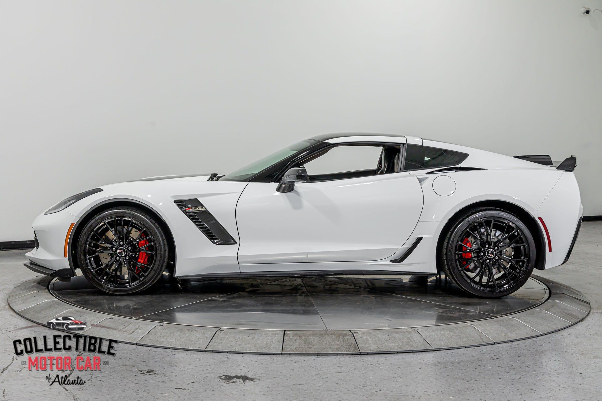 Used 2015 Chevrolet Corvette Z06 w/ 3LZ Preferred Equipment Group RWD image 13
