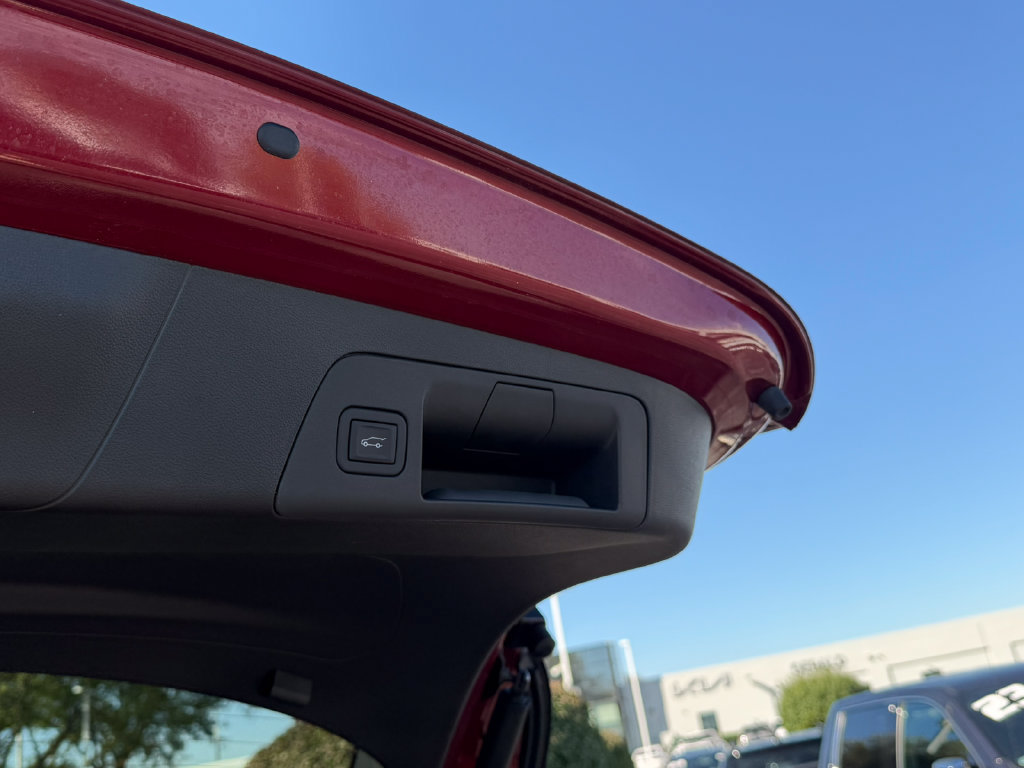 Used 2023 Buick Envision Essence AWD/4WD image 11