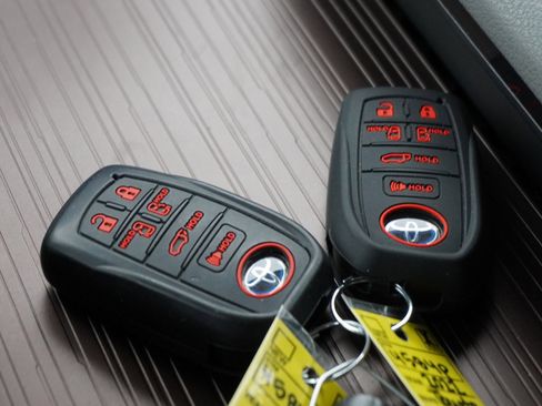 Used 2022 Toyota Sienna XLE image 20