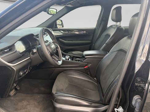 Used 2023 Jeep Grand Cherokee L Laredo AWD/4WD image 19