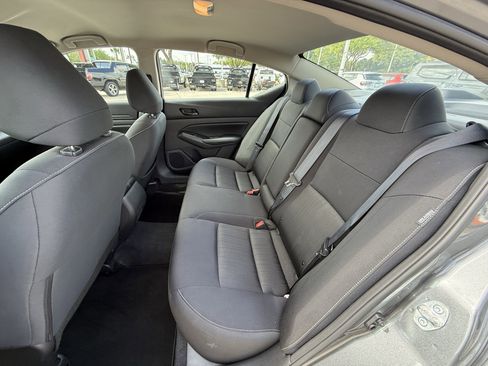 Used 2025 Nissan Altima 2.5 SV image 30