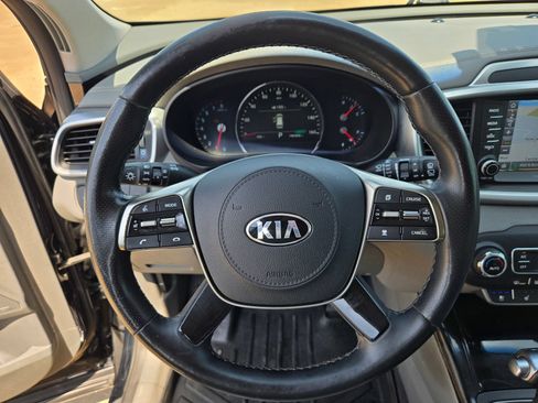 Used 2019 Kia Sorento SX w/ SX Touring Package FWD image 11