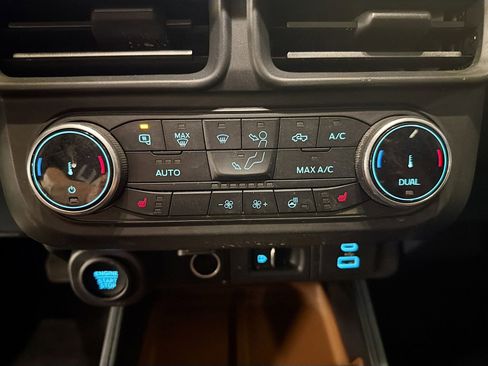 Used 2023 Ford Maverick Lariat w/ Lariat Luxury Package AWD/4WD image 16