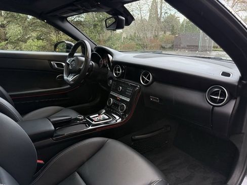 Used 2019 Mercedes-Benz SLC 300 image 11