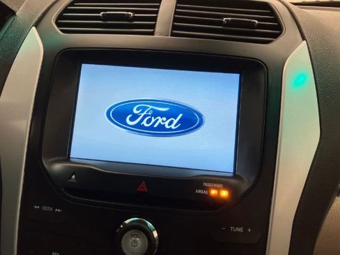 Used 2014 Ford Explorer XLT w/ Equipment Group 201A image 29
