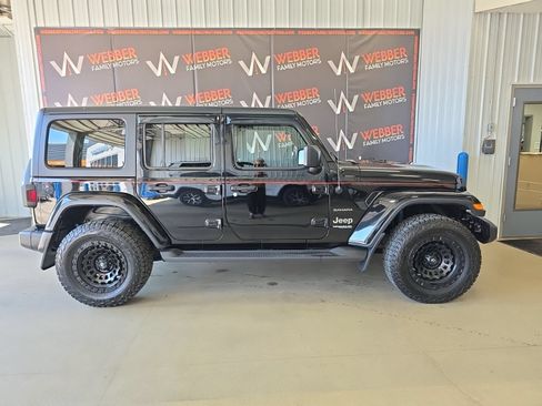 Used 2019 Jeep Wrangler Unlimited Sahara w/ Uconnect 4C Nav & Sound Group AWD/4WD image 4