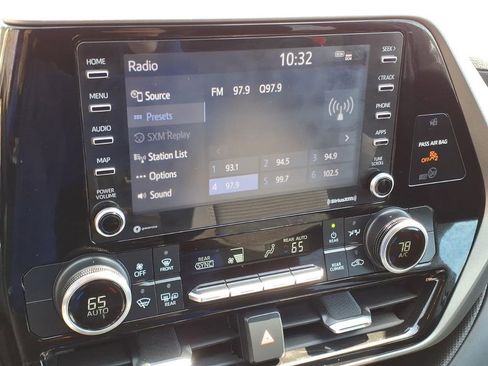 Used 2022 Toyota Highlander L AWD/4WD image 23