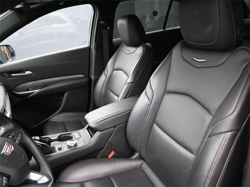 Used 2024 Cadillac XT4 Premium Luxury image 33