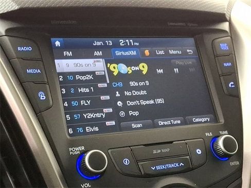 Used 2017 Hyundai Veloster Value Edition image 19