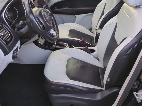 Used 2019 Jeep Compass Limited w/ Mopar Graphics Package image 16