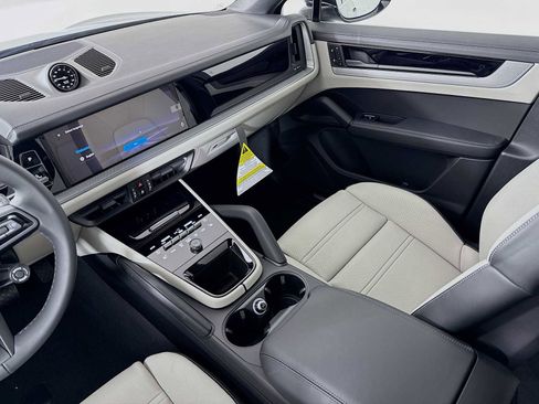 New 2026 Porsche Cayenne image 26