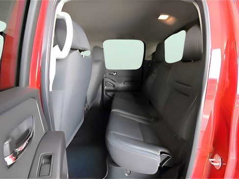 Used 2024 Nissan Frontier SV w/ SV Convenience Package image 33