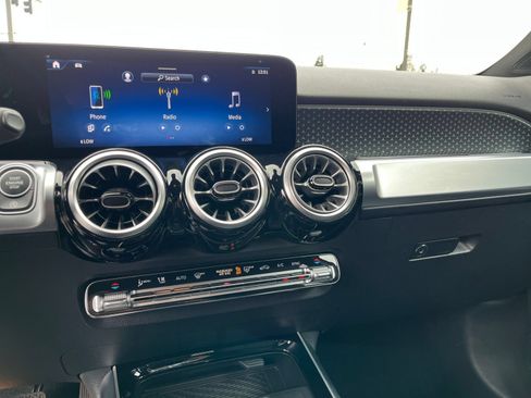 Used 2025 Mercedes-Benz GLB 250 image 20