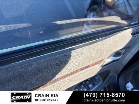 Used 2017 Chrysler 300 C RWD image 24