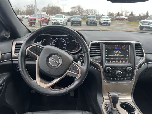 Used 2017 Jeep Grand Cherokee Limited image 15
