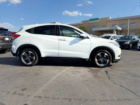 Used 2018 Honda HR-V EX image 2
