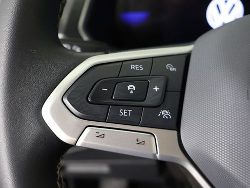 Used 2024 Volkswagen Tiguan SE FWD image 46