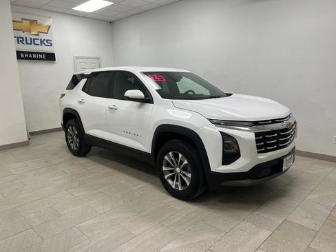 Used 2025 Chevrolet Equinox LT image 3