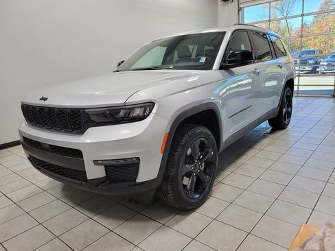 New 2025 Jeep Grand Cherokee L Limited w/ Black Appearance Package AWD/4WD image 2
