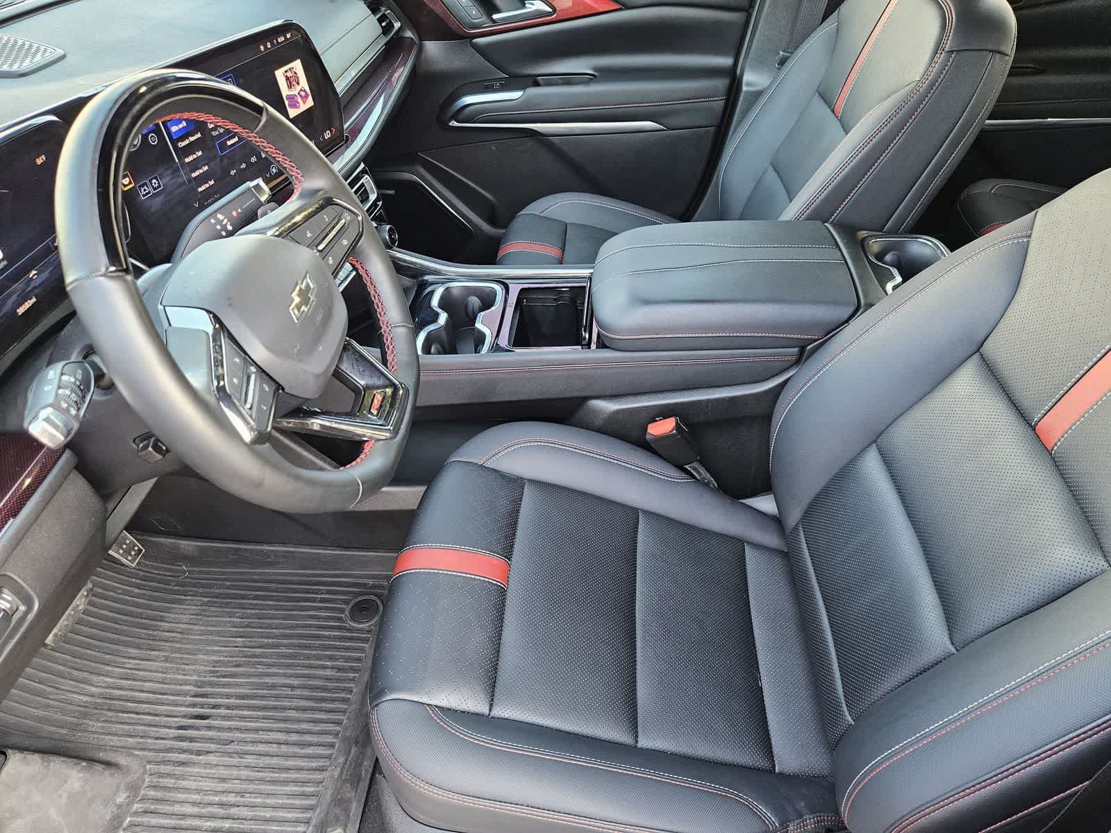 Used 2024 Chevrolet Traverse RS FWD image 6
