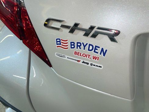 Used 2019 Toyota C-HR XLE image 30