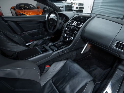 Used 2010 Aston Martin DBS image 29