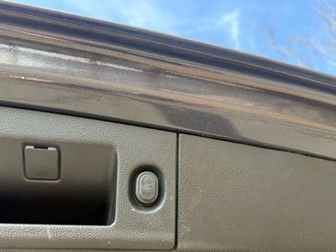 Used 2018 Chevrolet Suburban LT image 32