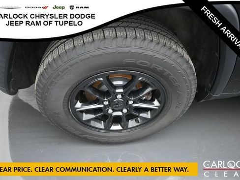 Used 2020 Jeep Grand Cherokee Laredo AWD/4WD image 37