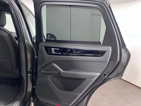 Certified 2023 Porsche Cayenne AWD/4WD image 28