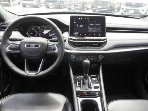 Used 2023 Jeep Compass Latitude AWD/4WD image 15