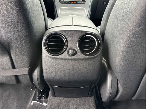 Used 2019 Mercedes-Benz GLC 300 image 36