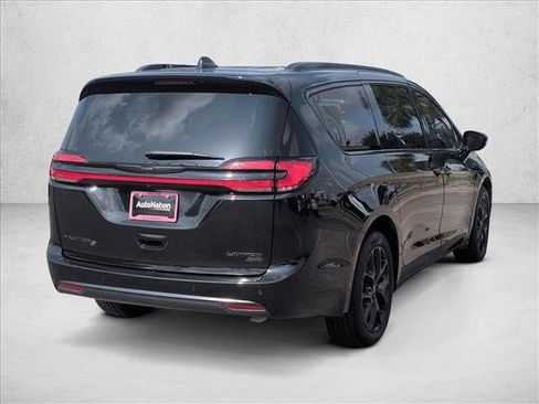 Used 2023 Chrysler Pacifica Limited w/ S Appearance Package AWD/4WD image 5