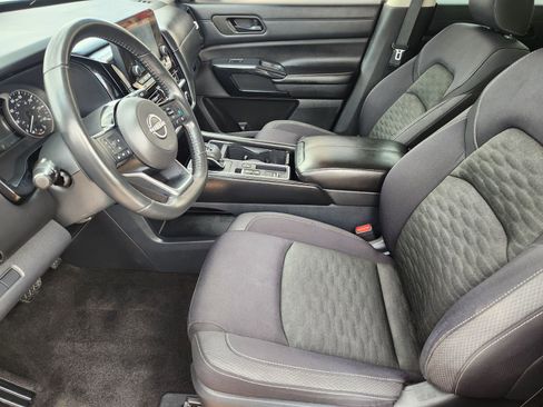 Used 2023 Nissan Pathfinder SV FWD image 16