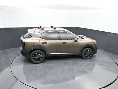 New 2026 Nissan Kicks SR w/ SR Premium Package AWD/4WD image 12