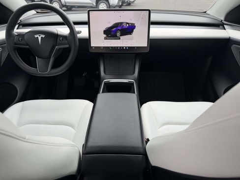 Used 2024 Tesla Model Y Long Range AWD/4WD image 2