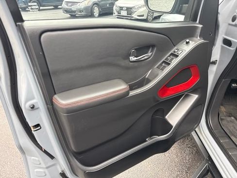 Used 2024 Nissan Frontier PRO-4X w/ Technology Package AWD/4WD image 12