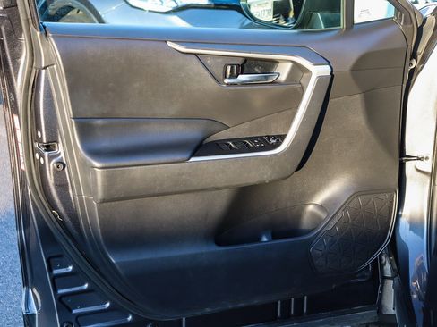 Used 2021 Toyota RAV4 XLE Premium image 20