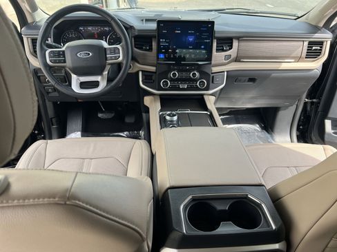 Used 2024 Ford Expedition Limited image 23