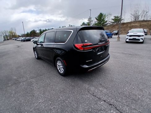 New 2026 Chrysler Pacifica Select FWD image 6