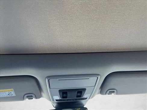 Used 2023 Honda Pilot Touring image 12
