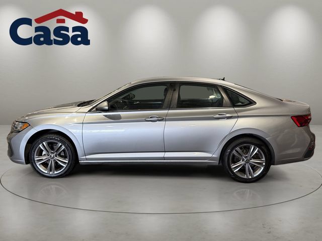 Used 2024 Volkswagen Jetta SE FWD image 3